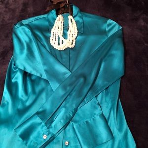 Size 6 Ann Taylor silk top so gorgeous.